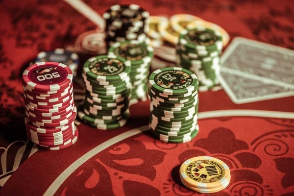 fufuslot alternatif mobile app showing live football and casino games